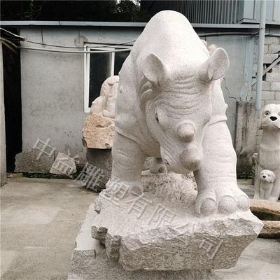 石雕犀牛 永恒守望的祥瑞力量——探索中益雕塑的匠心底蕴