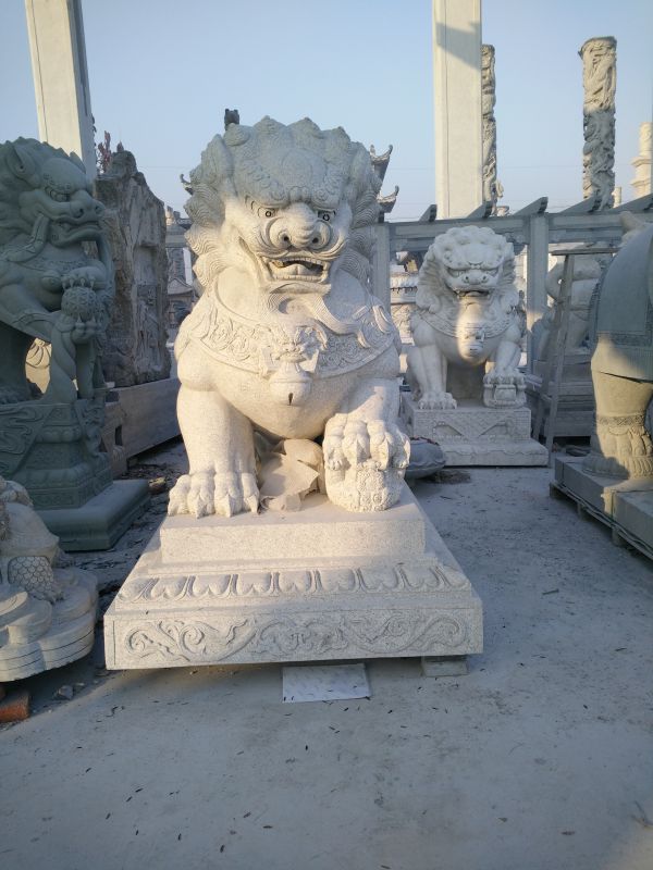 匠心雕刻，神采飞扬 石雕狮子的生产加工艺术
